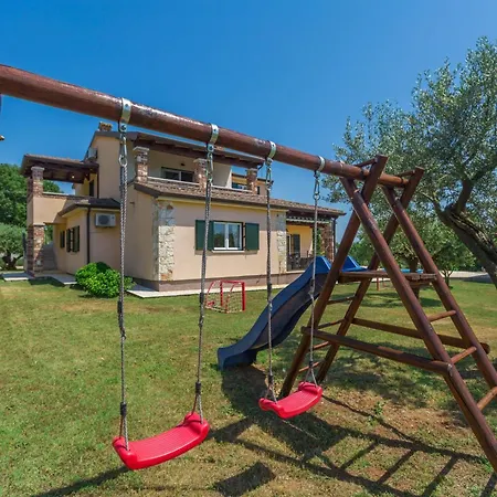 بيت للعطل Mit Pool, Grossem Garten, Hunde Willkommen