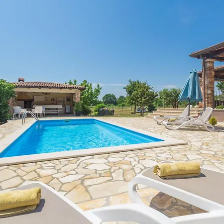 Mit Pool, Grossem Garten, Hunde Willkommen بيت للعطل *