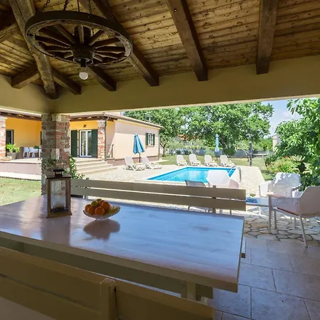 Mit Pool, Grossem Garten, Hunde Willkommen Дом отдыха Kirmenjak