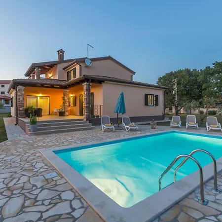 Mit Pool, Grossem Garten, Hunde Willkommen بيت للعطل